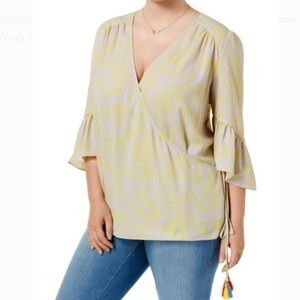 Melissa McCarthy Gray and Yellow Women's Top